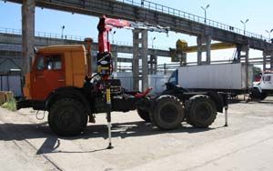 Завод Чайка-Сервис представил седельный тягач КАМАЗ с КМУ Amco Veba