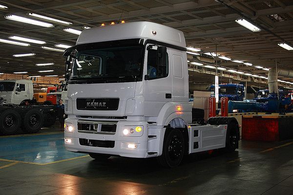 Стартовало серийное производство новых магистральных тягачей от «КАМАЗа»