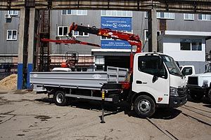 Автомобильный завод Чайка-Сервис установил КМУ на грузовик HINO 300