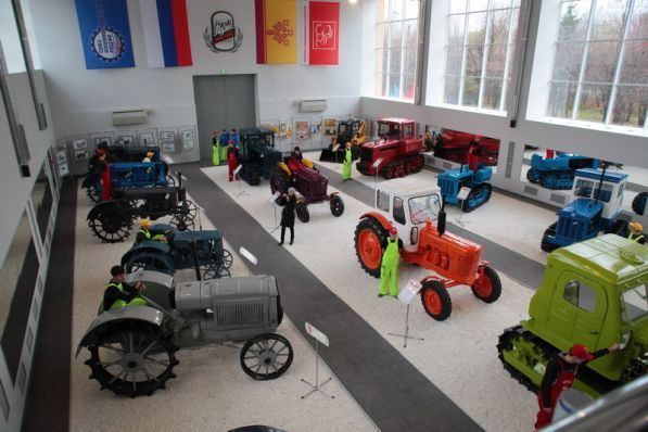 Музей истории трактора пополнился тремя уникальными экспонатами